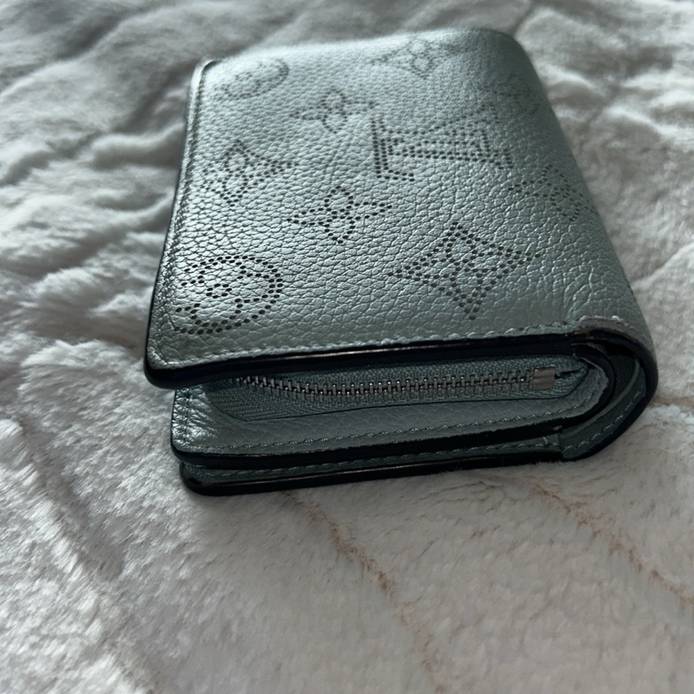 Louis Vuitton Claire blue green compact Mahina wallet - Picture 3 of 12